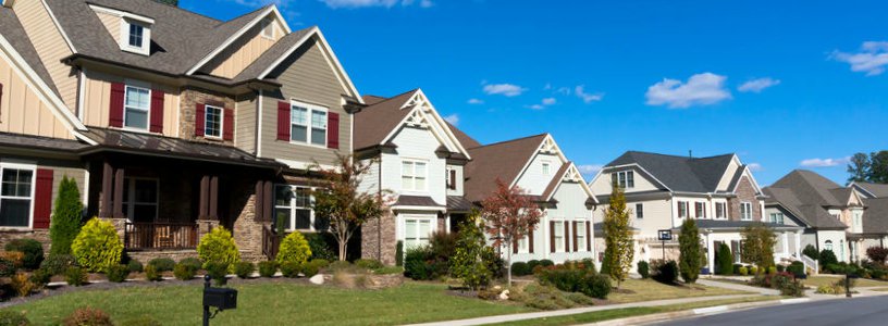 houses in neighborhood in summer