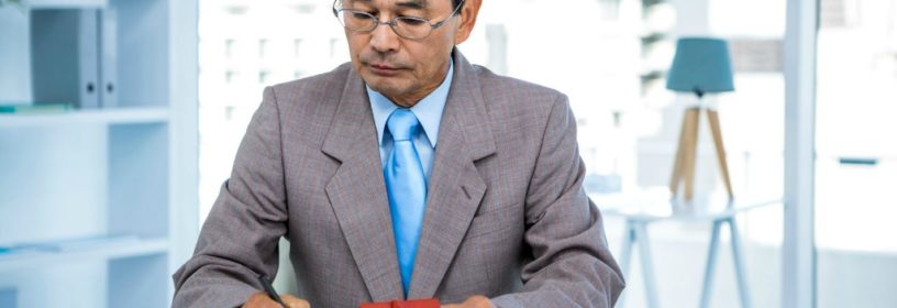 real estate agent taking notes on eo coverage limit terms